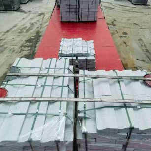 蚌埠 芝麻白仿形加直形路沿石出货日常