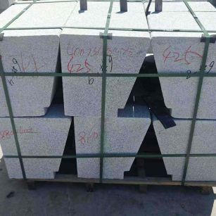 蚌埠 芝麻白异形坐凳，石凳