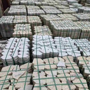 蚌埠 黄金麻白麻花岗岩荔枝面地铺石(冰裂纹)