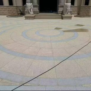 蚌埠 黄金麻芝麻灰花岗岩石材地铺拼接效果