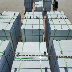 蚌埠 芝麻白花岗岩5公分地铺石 花岗岩厂家工厂装车日常