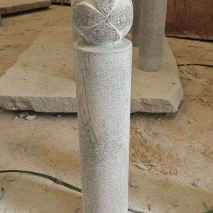 蚌埠 芝麻白花岗岩石材挡车石柱、停车柱、圆柱挡车柱、方柱挡车柱等