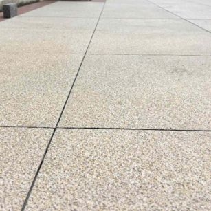 蚌埠 黄金麻花岗岩石板材荔枝面地面铺装效果