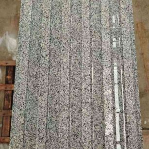 蚌埠 芝麻白花岗岩荔枝面雕刻盲道，盲条