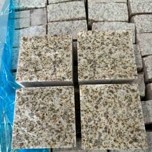 蚌埠 黄金麻花岗岩自然面小方块，弹石，马蹄石等