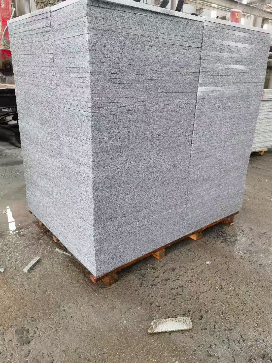 蚌埠 芝麻白火烧面1.8厚300*600地铺石，尺寸标准，厚薄均匀