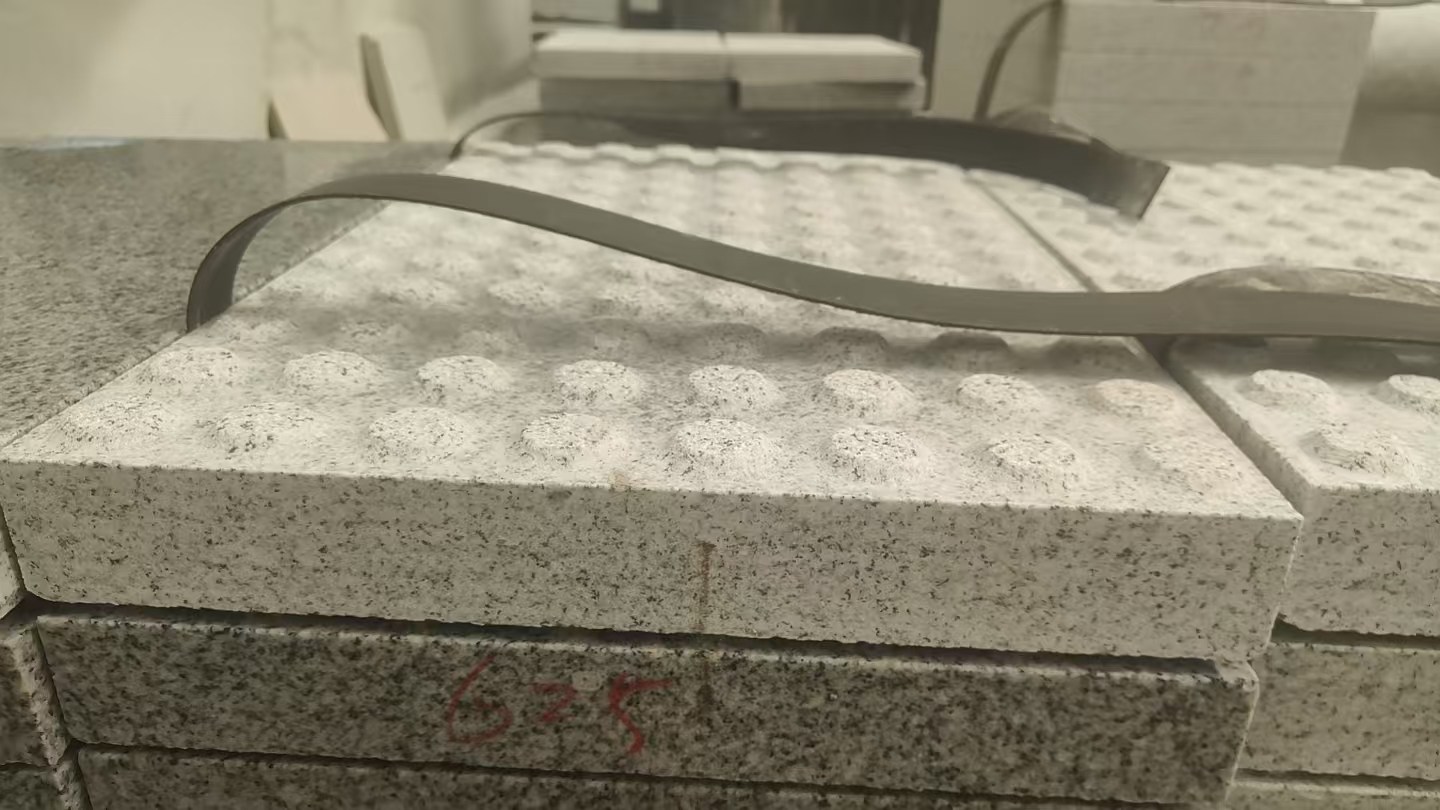 蚌埠 芝麻白花岗岩6.0公分荔枝面五轴加工雕刻盲点