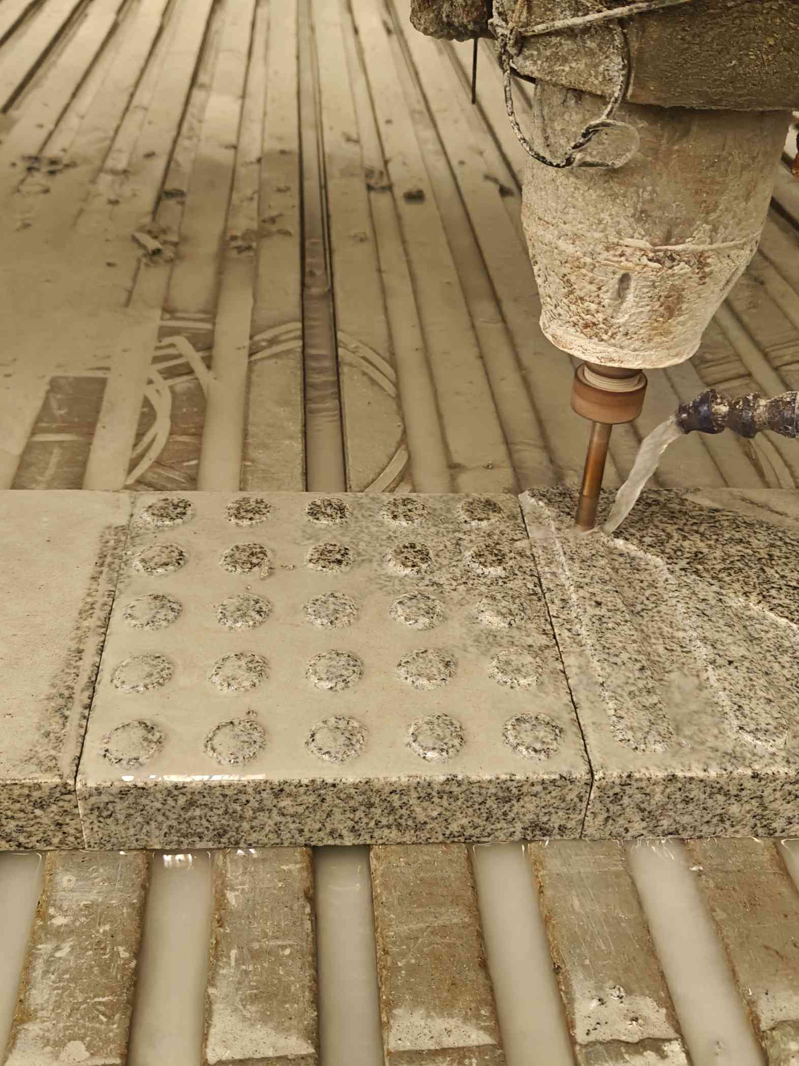 蚌埠 芝麻白花岗岩石材盲人石、盲道石、盲点石