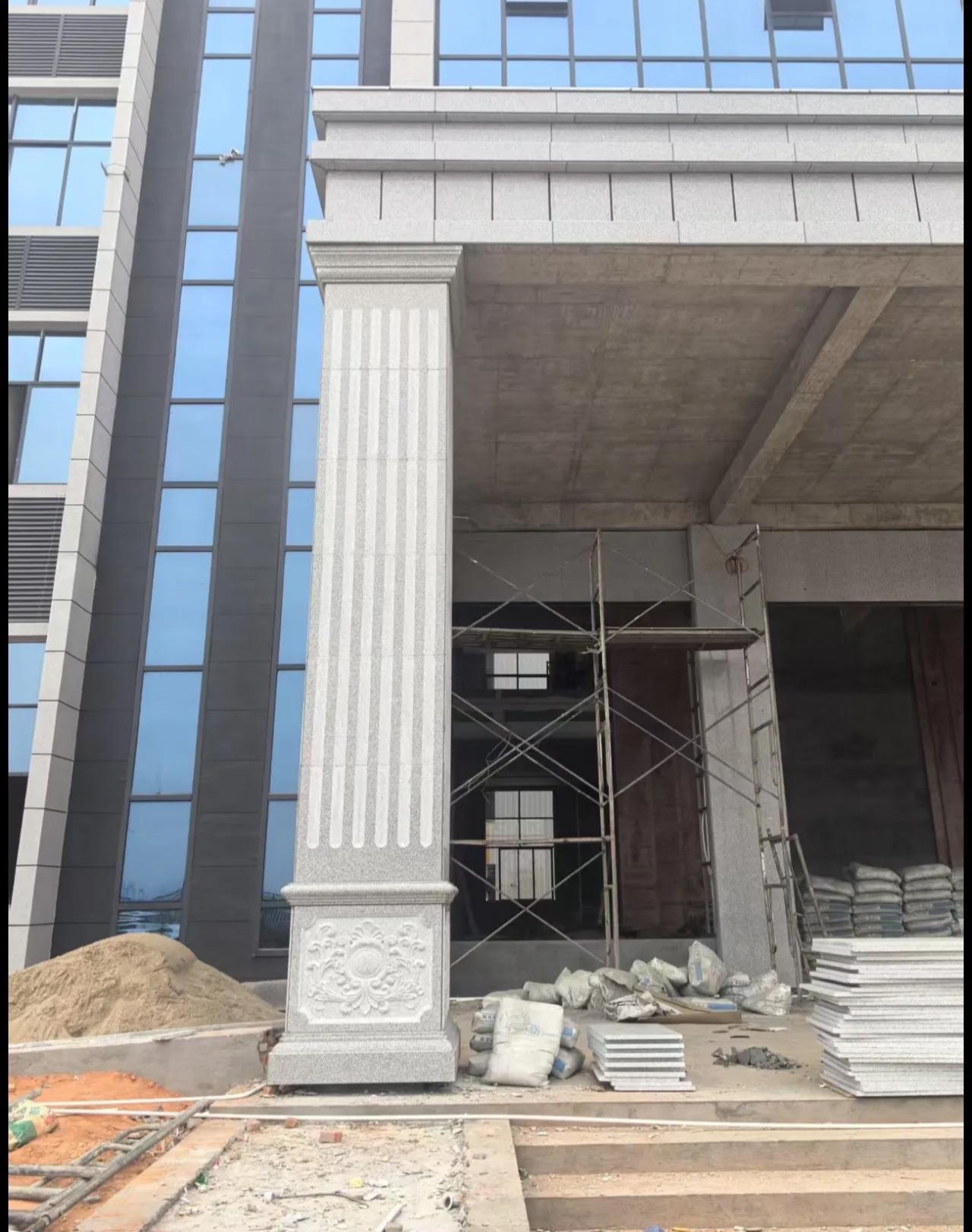 蚌埠 芝麻白光面花岗岩门楼大柱（罗马柱）配雕花底座