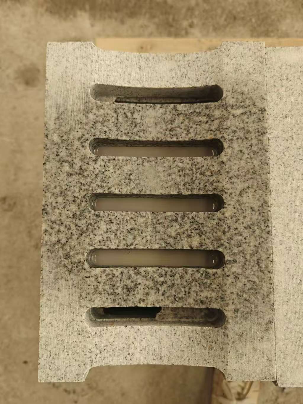 蚌埠 芝麻白拉丝面花岗岩U型开槽排水槽