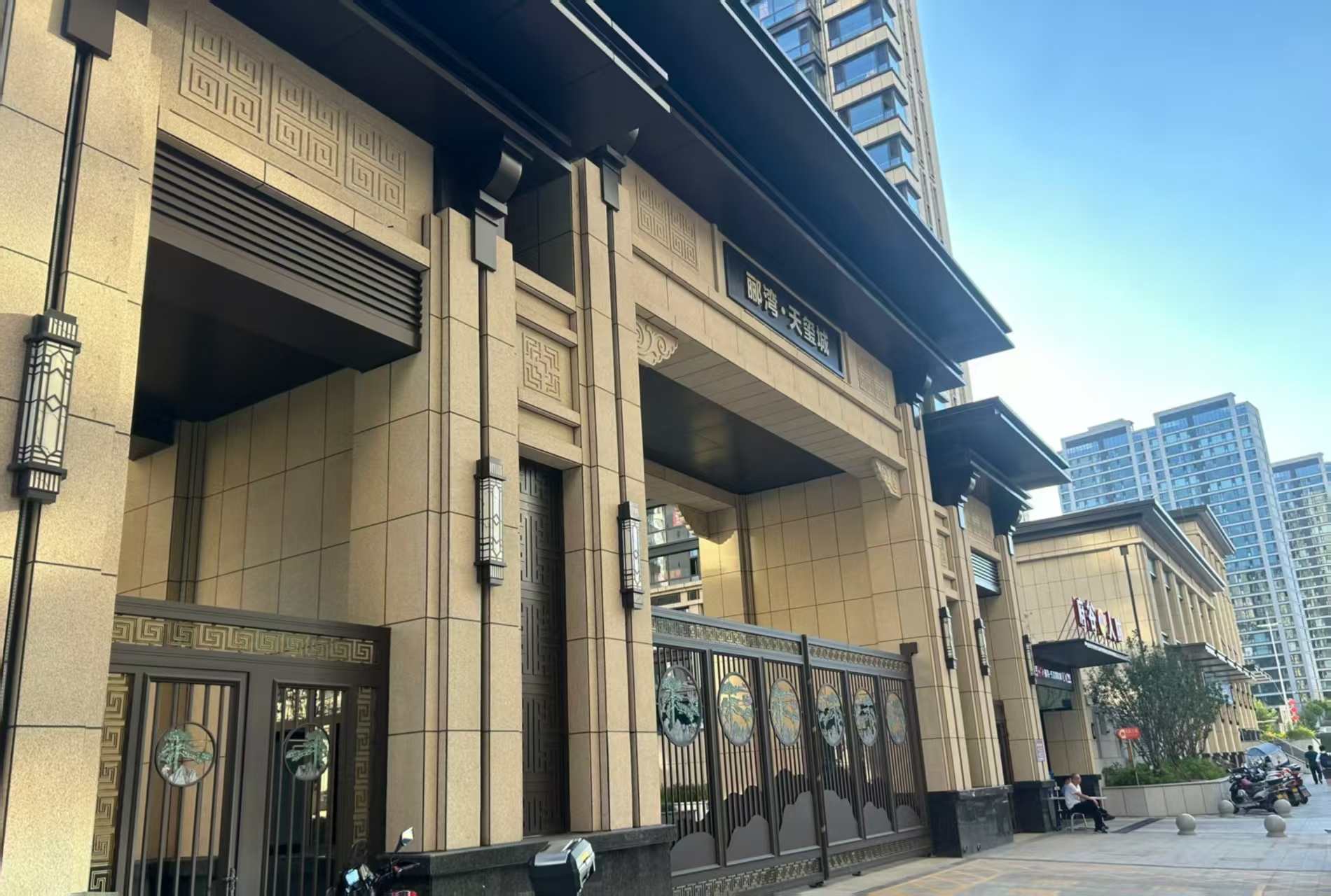 蚌埠 黄金麻花岗岩荔枝面小区门楼外墙干挂