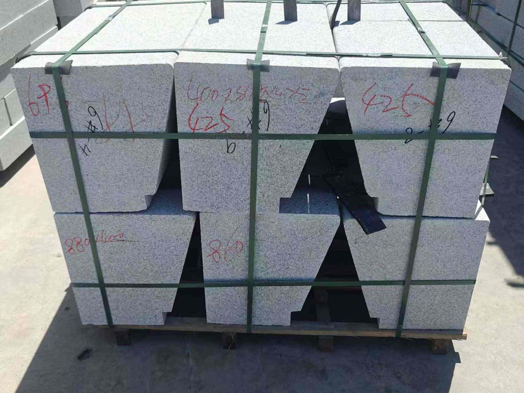 蚌埠 芝麻白异形坐凳，石凳