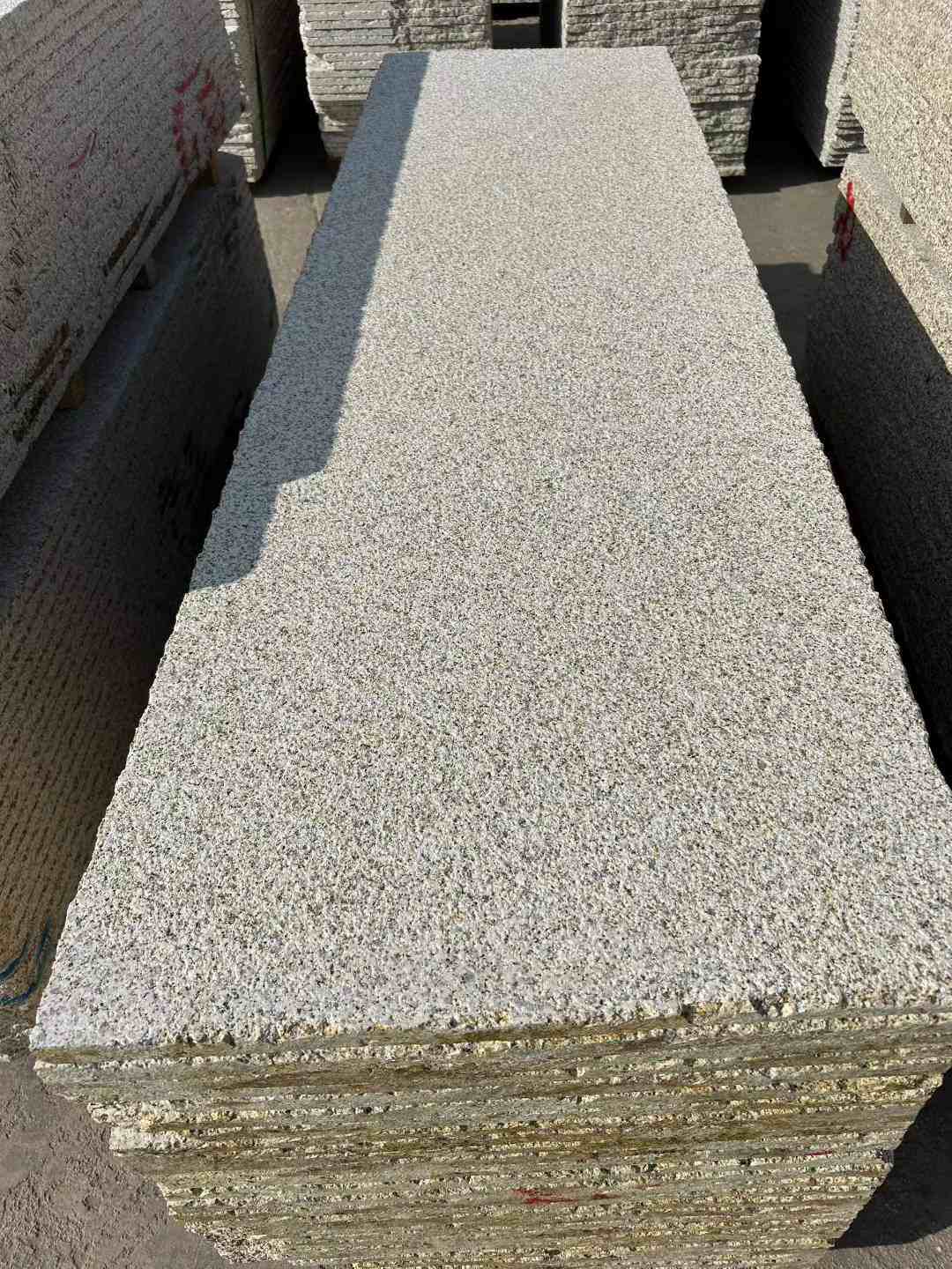 蚌埠 黄金麻花岗岩荔枝面毛板，半成品