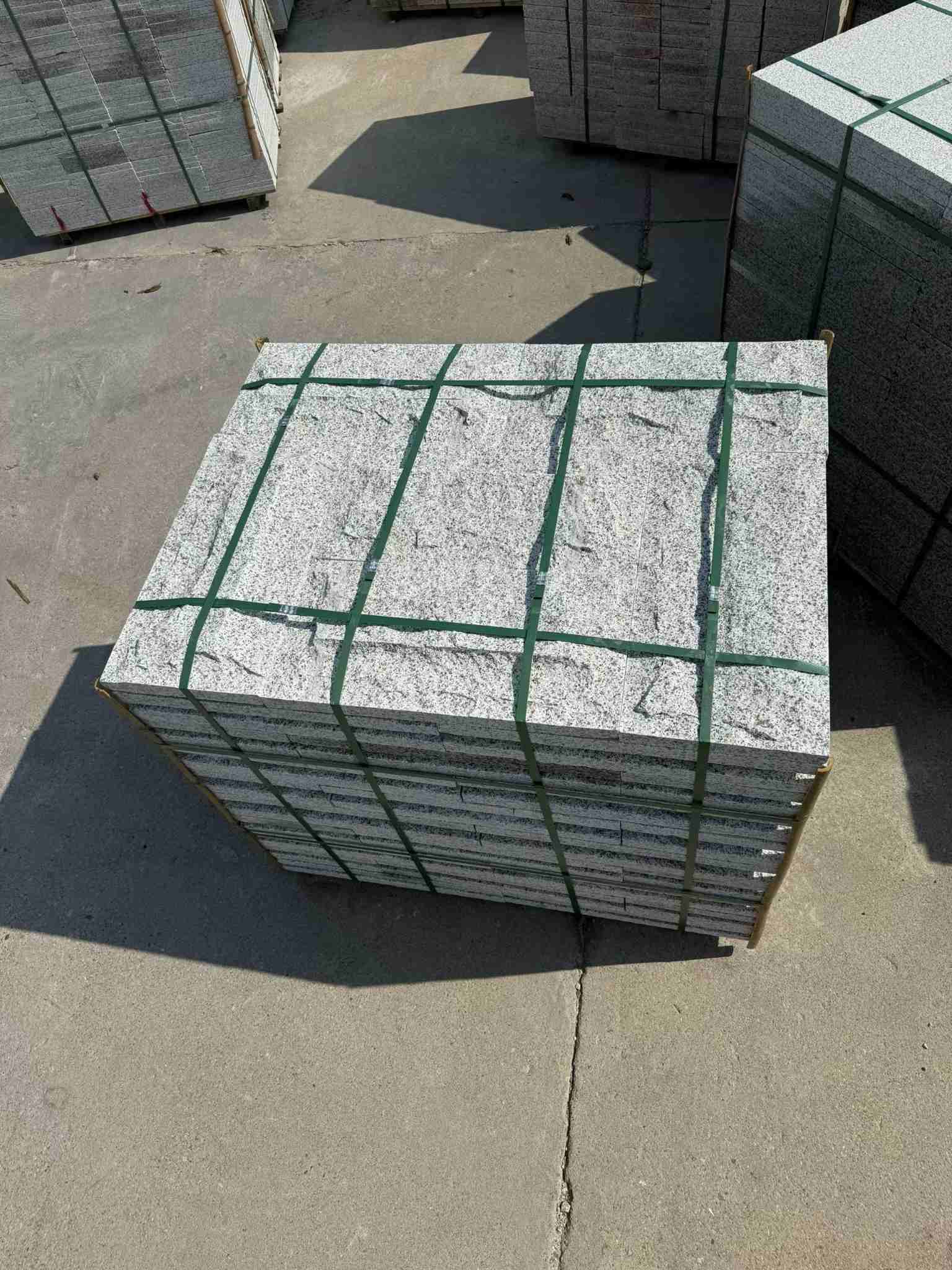 蚌埠 白麻花岗岩石材自然面蘑菇石成品