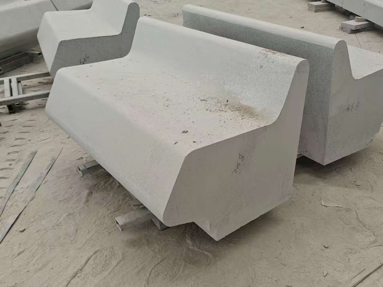 蚌埠 芝麻白花岗岩异形坐凳，石凳