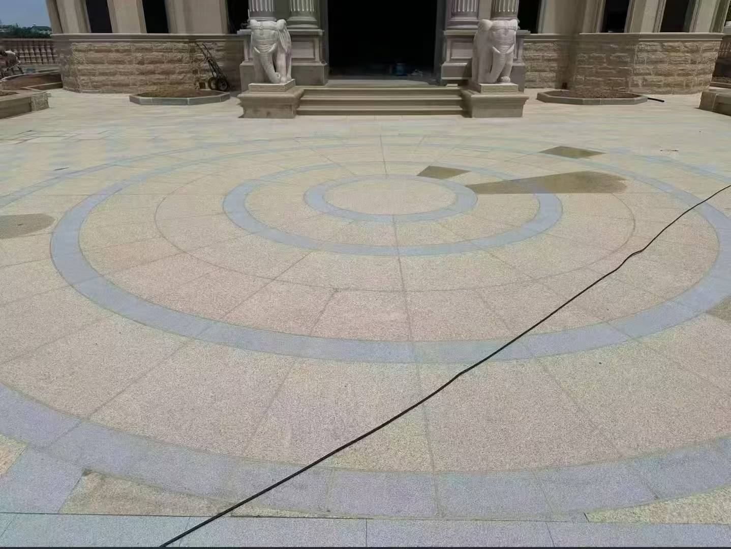 蚌埠 黄金麻芝麻灰花岗岩石材地铺拼接效果