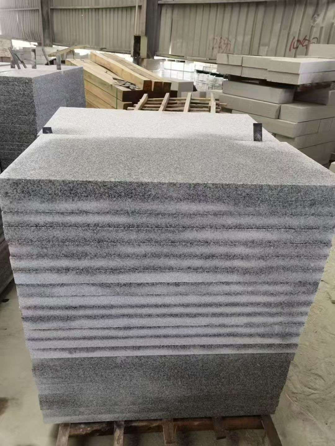 蚌埠 芝麻白5公分火烧地铺成品，900*400，规格可定制